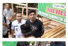 Bupati Arie Septia Adinata Salurkan Bantuan RTLH, Sembako, dan Kursi Roda di Kerkap